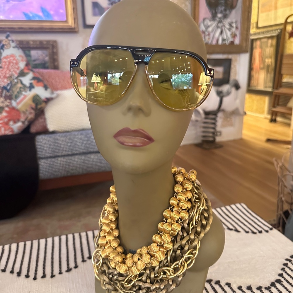 Chic Black and Gold Authentic Christian Dior Aviator Sunglasses Barely Worn